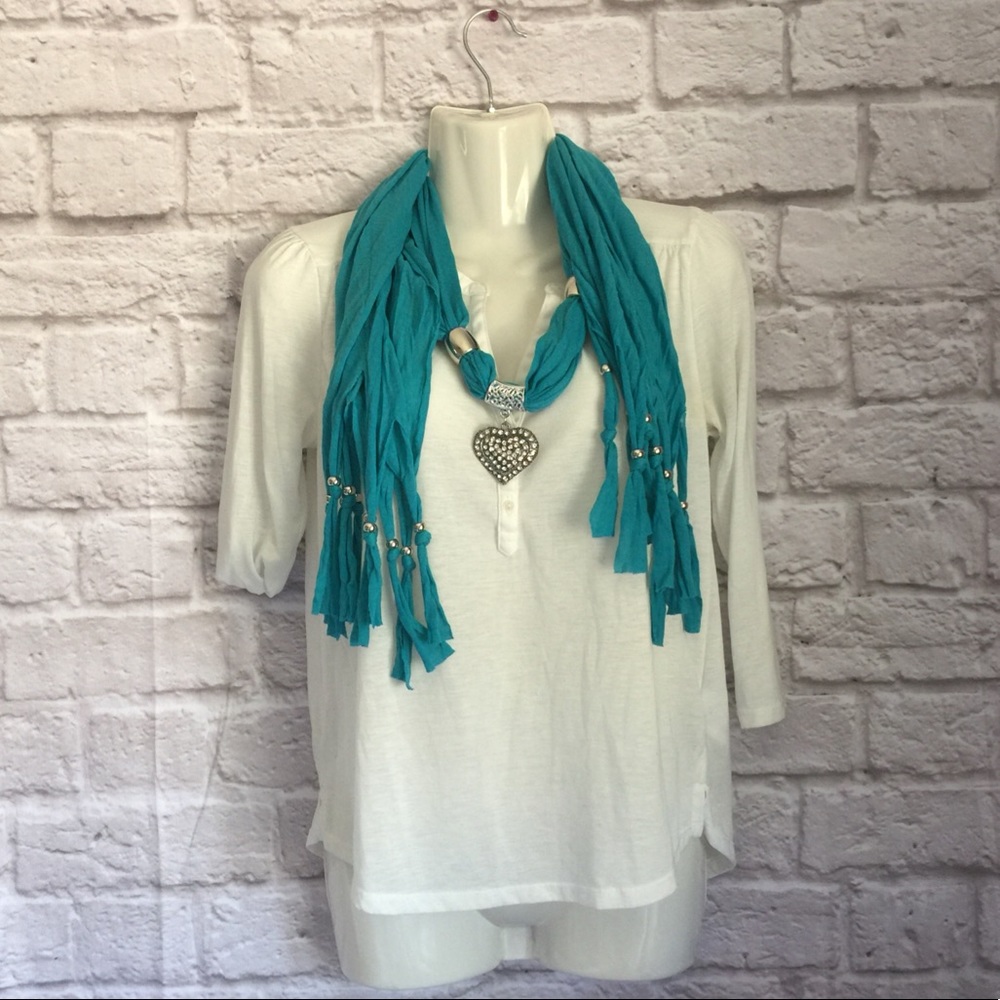 NWOT Turquoise scarf w/diamond heart A17